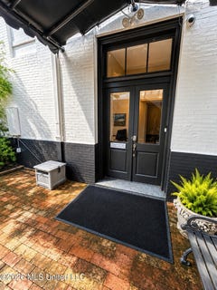 /international/us/929-washington-avenue-ocean-springs-ms-110108571485/