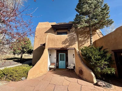 /international/us/325-spruce-lane-taos-nm-110099994091/