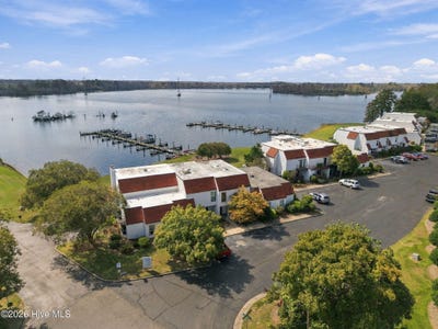 /international/us/106-washington-harbor-washington-nc-110110403453/