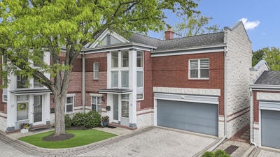 /international/us/15-manchester-lane-elmhurst-il-110108017877/