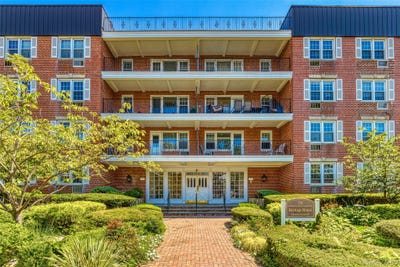 /international/us/70-north-grove-freeport-ny-110105642733/
