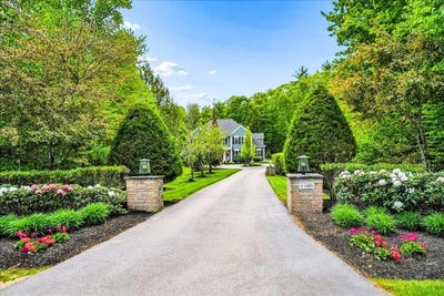 /international/us/14-aspen-lane-bedford-nh-110108491547/