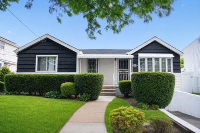 /international/us/255-40-147th-drive-rosedale-ny-110108380418/
