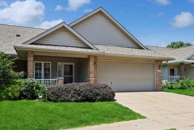 /international/us/105-notting-hill-ln-iowacity-ia-110109169144/