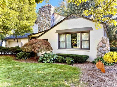 /international/us/529-lake-shore-lane-grosse-pointe-woods-mi-110120417982/