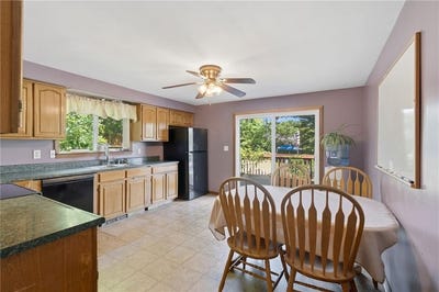 /international/us/276-leigh-road-cumberland-ri-110108490054/