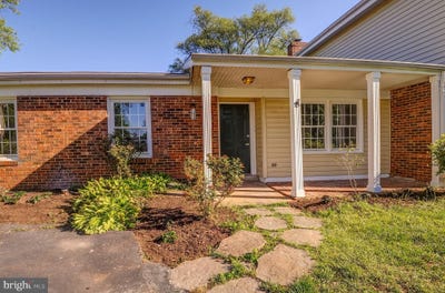 /international/us/413-harding-court-sterling-va-110108362517/