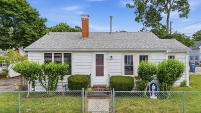 /international/us/17-swift-avenue-wareham-ma-110109182860/