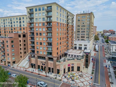 /international/us/240-n-water-street-wilmington-nc-110105956562/