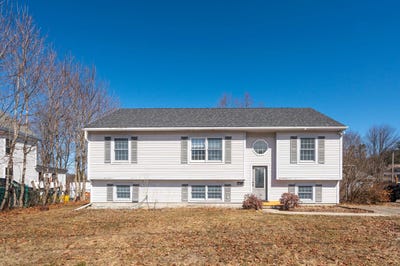 /international/us/31-oak-street-newport-nh-110106919356/