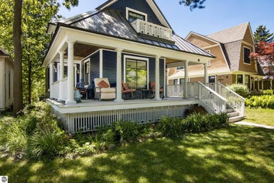 /international/us/525-fifth-street-traverse-city-mi-110108294195/