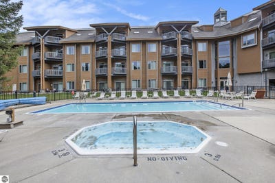 /international/us/2400-troon-south-bellaire-mi-110101210821/