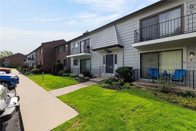/international/us/15-high-gate-trail-unit-8-fairport-ny-110107798438/