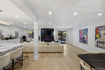 /international/us/24-chestnut-lane-woodbury-ny-110104993719/