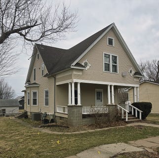 /international/us/608-s-broadway-street-toledo-ia-110104419147/
