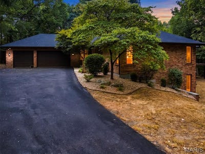 /international/us/324-druscilla-lane-waterloo-il-110110272745/