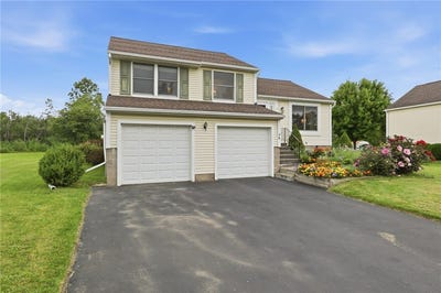 /international/us/74-galway-drive-rochester-ny-110109869789/