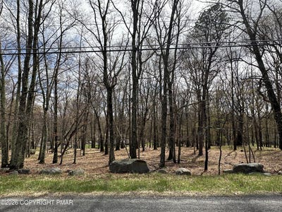 /international/us/28-pine-ridge-drive-e-bushkill-pa-110107585915/
