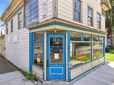 /international/us/31-33-s-front-street-burbank-oh-110108958374/