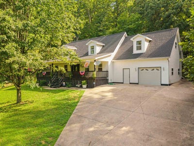 /international/us/2105-whites-creek-road-prichard-wv-110108888321/