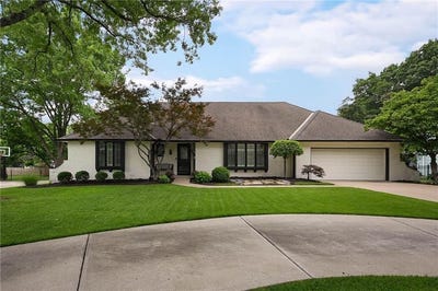 /international/us/8016-fontana-street-prairie-village-ks-110108493953/