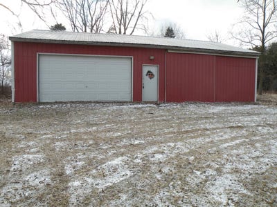 /international/us/7627-emmett-road-yale-mi-110106496508/