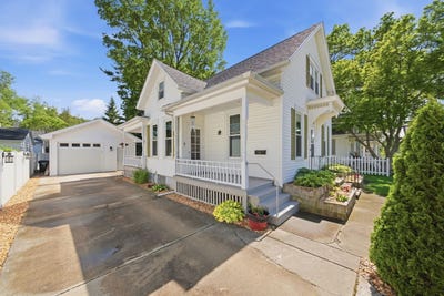 /international/us/1307-illinois-avenue-ottawa-il-110107893375/