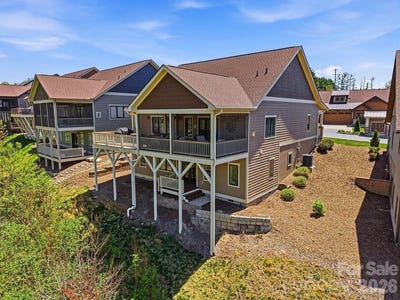 /international/us/202-sports-village-drive-hendersonville-nc-110107453877/