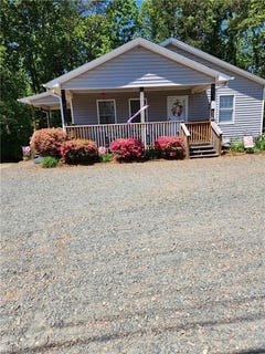 /international/us/2095-piney-mountain-road-walnut-cove-nc-110107534913/