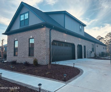 /international/us/8631-safflower-way-ne-leland-nc-110101456609/