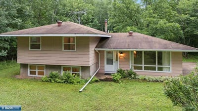 /international/us/7740-ely-lake-drive-eveleth-mn-110101119408/?lang=en