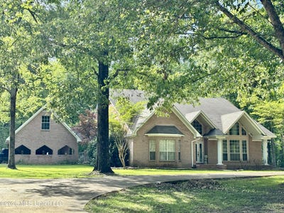 /international/us/621-s-springlake-circle-terry-ms-110107262348/