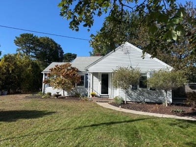 /international/us/32-powhatan-road-south-yarmouth-ma-110120662913/