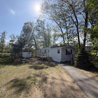 /international/us/25-riverview-drive-rochester-nh-110108193590/