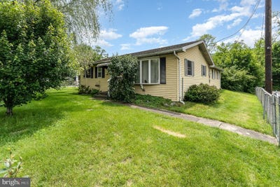 /international/us/26-main-street-gilberton-pa-110100353561/