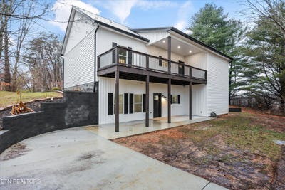 /international/us/136-log-lane-jacksboro-tn-110109511276/