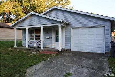 /international/us/305-barr-street-carterville-il-110108340301/