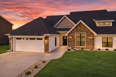 /international/us/308-willow-street-pardeeville-wi-110107419947/