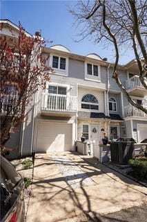 /international/us/41-country-drive-staten-island-ny-110107797409/
