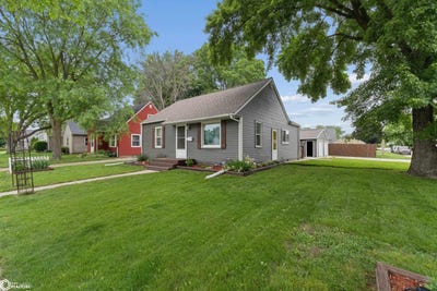 /international/us/962-15th-pl-ne-mason-city-ia-110108537264/