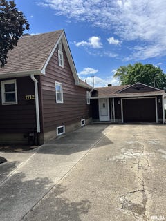 /international/us/1712-e-washington-street-clinton-il-110100563023/