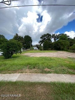 /international/us/608-b-avenue-b-lot-1-youngsville-la-110102756793/