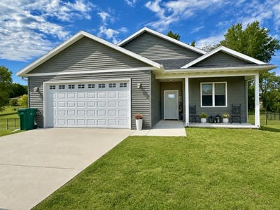 /international/us/n6736-clover-lane-pardeeville-wi-110108469938/