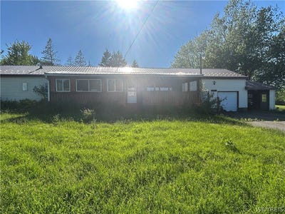 /international/us/10649-north-road-perrysburg-ny-110108478409/