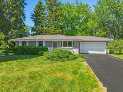 /international/us/21990-holly-crest-dr-brookfield-wi-110108397713/