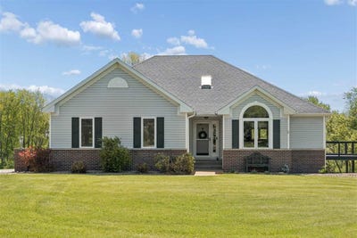 /international/us/3313-cedar-hill-dr-solon-ia-110107824450/
