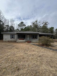 /international/us/161-county-road-s-45-731-cades-sc-110106532596/