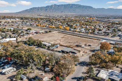 /international/us/221-homeland-road-nw-albuquerque-nm-110120913596/