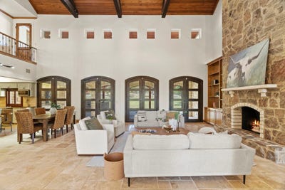 /international/us/2180-la-ventana-pkwy-driftwood-tx-110106602472/