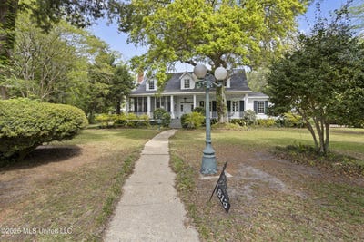 /international/us/813-harbor-lane-pascagoula-ms-110107256508/